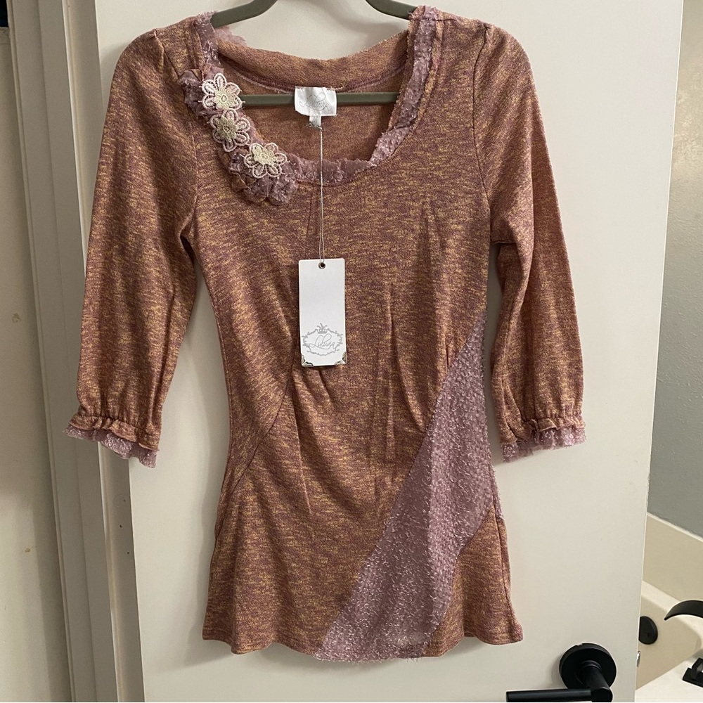 Luluvia Anthropologie Boho Heathered Knit Top with 3D Floral Lace Size M NWT - Picture 3 of 12